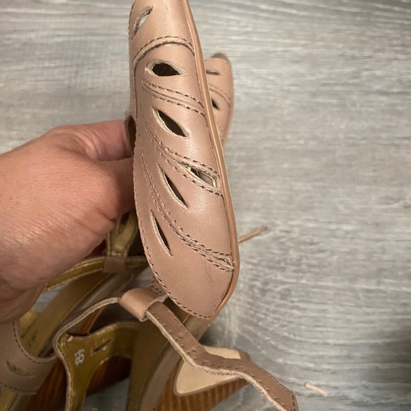 Seychelles taupe T strap Low Heel 8.5 gone tomorrow - Picture 4 of 6